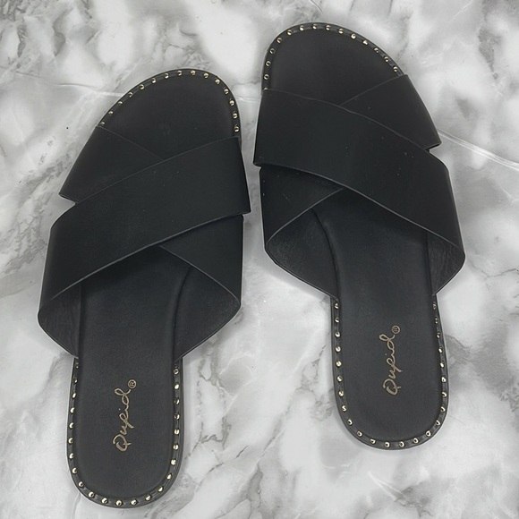 QUPID criss cross womens black sandals - Picture 2 of 5